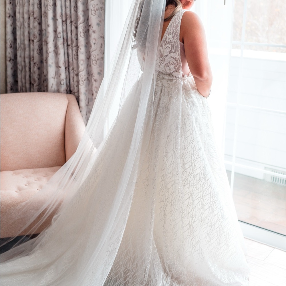Elegant White Lace Wedding Dress